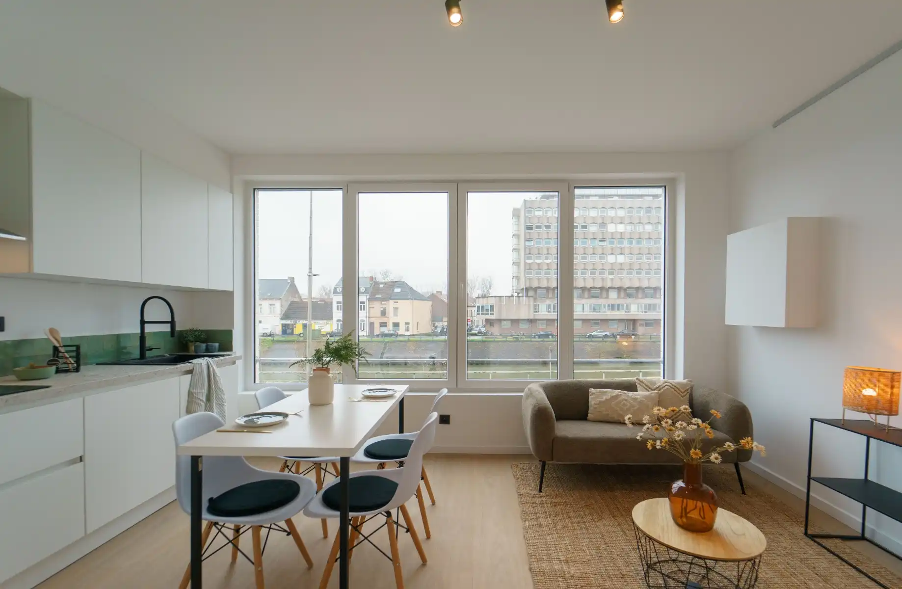 Gerenoveerd appartement (1 slaapkamer) met leuk terras foto 2