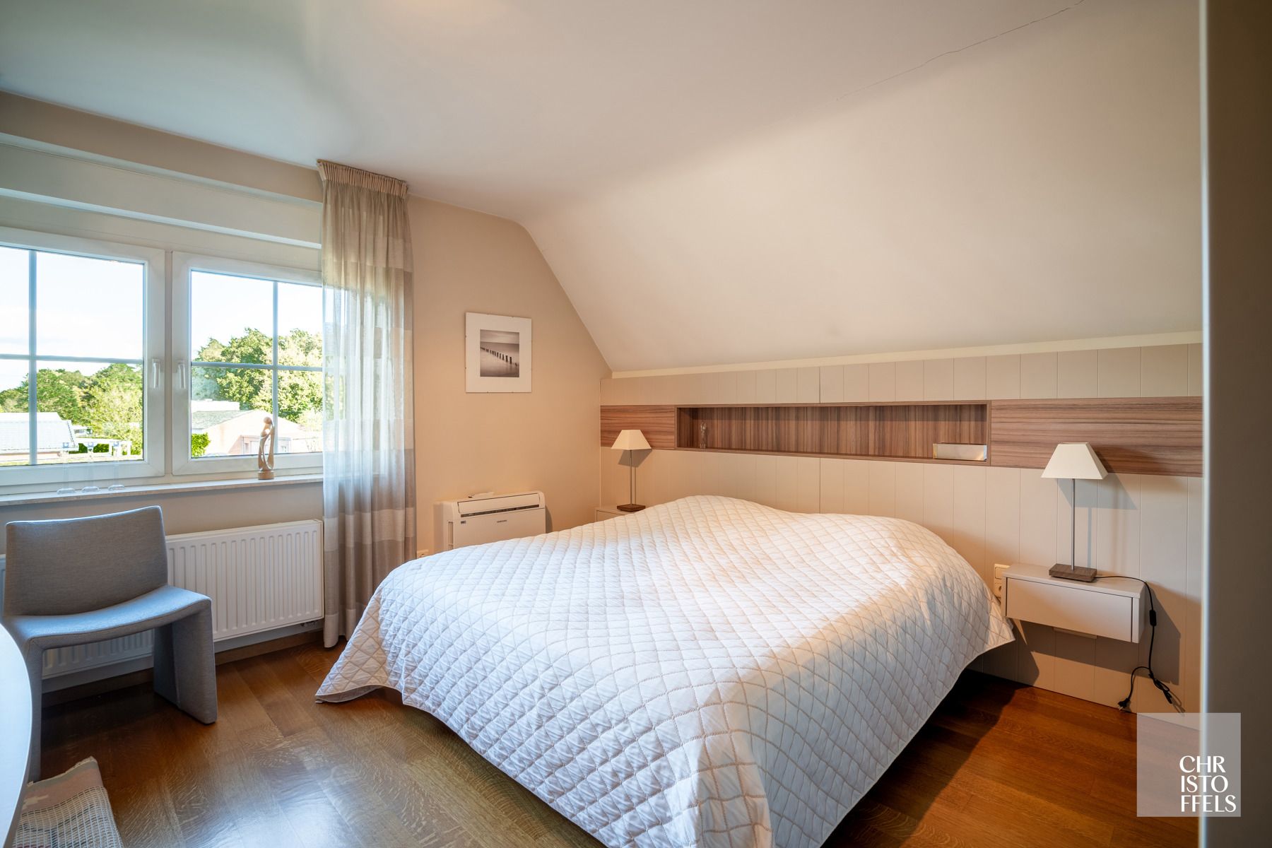 Eigentijdse villa (428m²) met zwembad en 2de woning (187m²) op perceel van 36a43ca.  foto 29