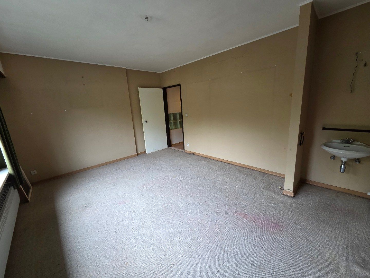 Ruime te renoveren woning met aanpalende gronden voor een totale oppervlakte van 12860 m²! foto 13