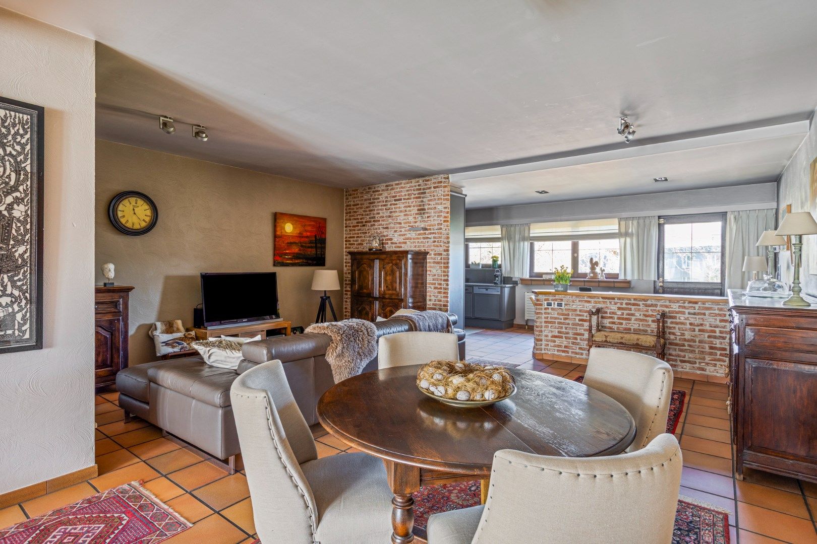 Polyvalente woning met garage foto 2