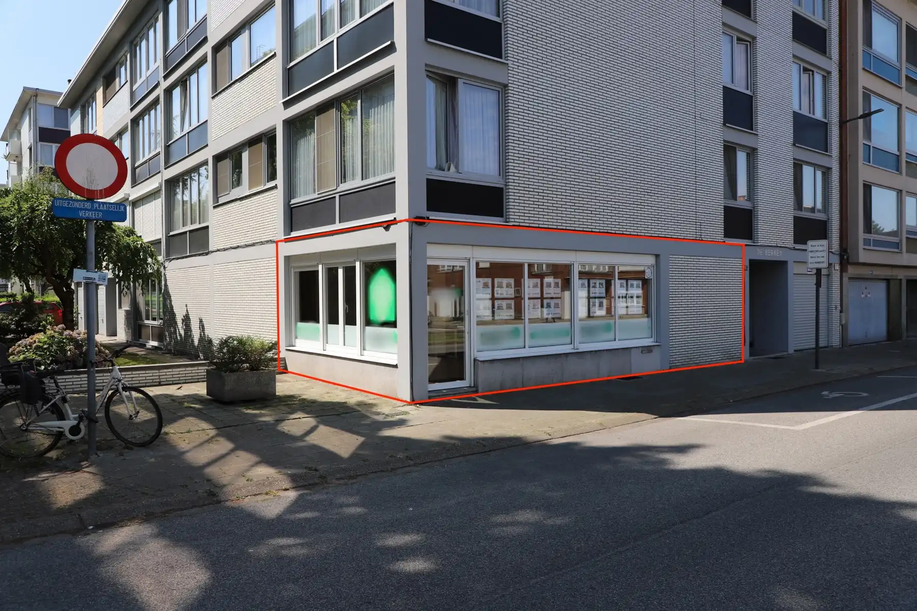 Investeringspand met uitstekende visibiliteit te Borgerhout foto 2
