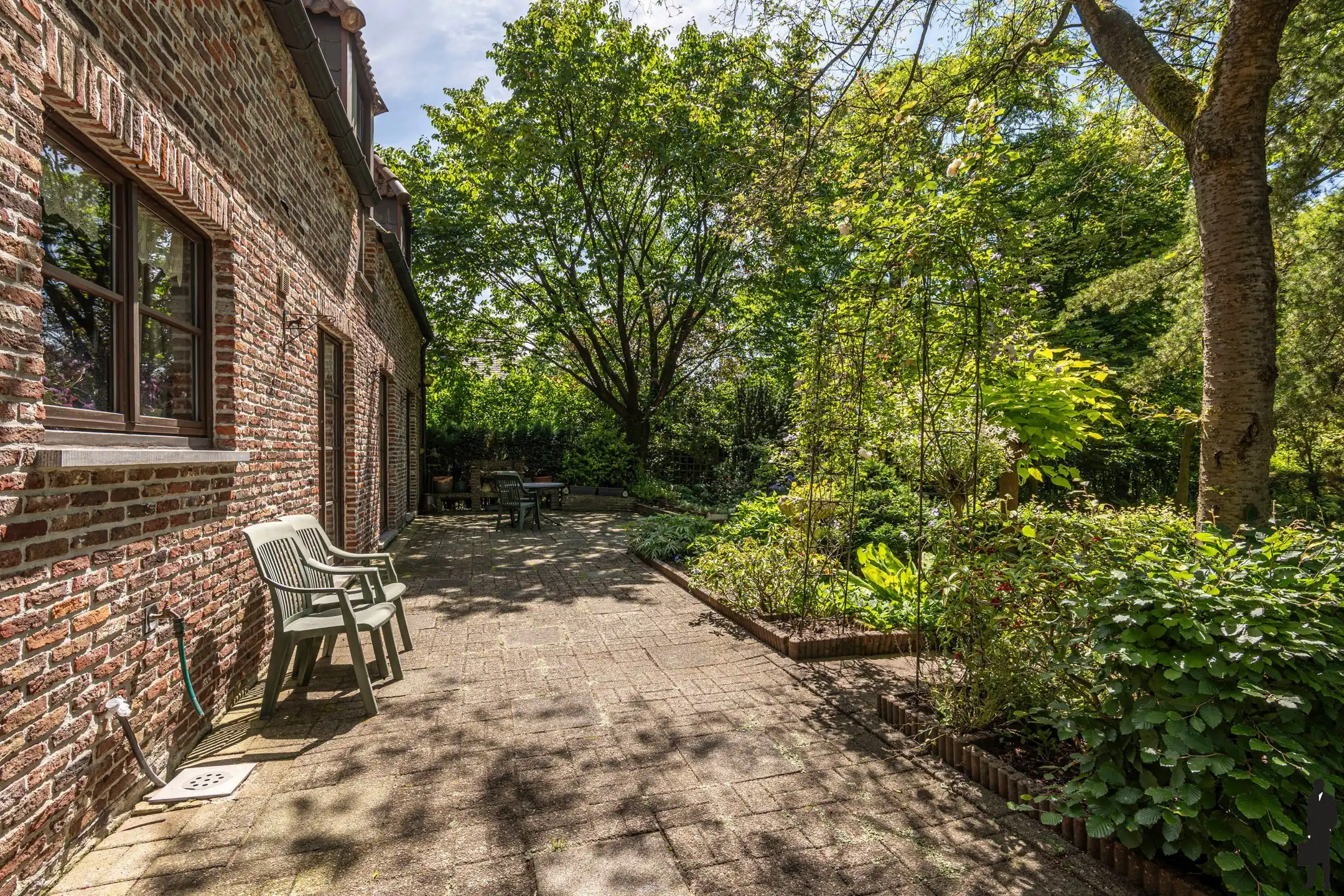 Te renoveren woning met 6 slpk. op 2.581 m² foto 12