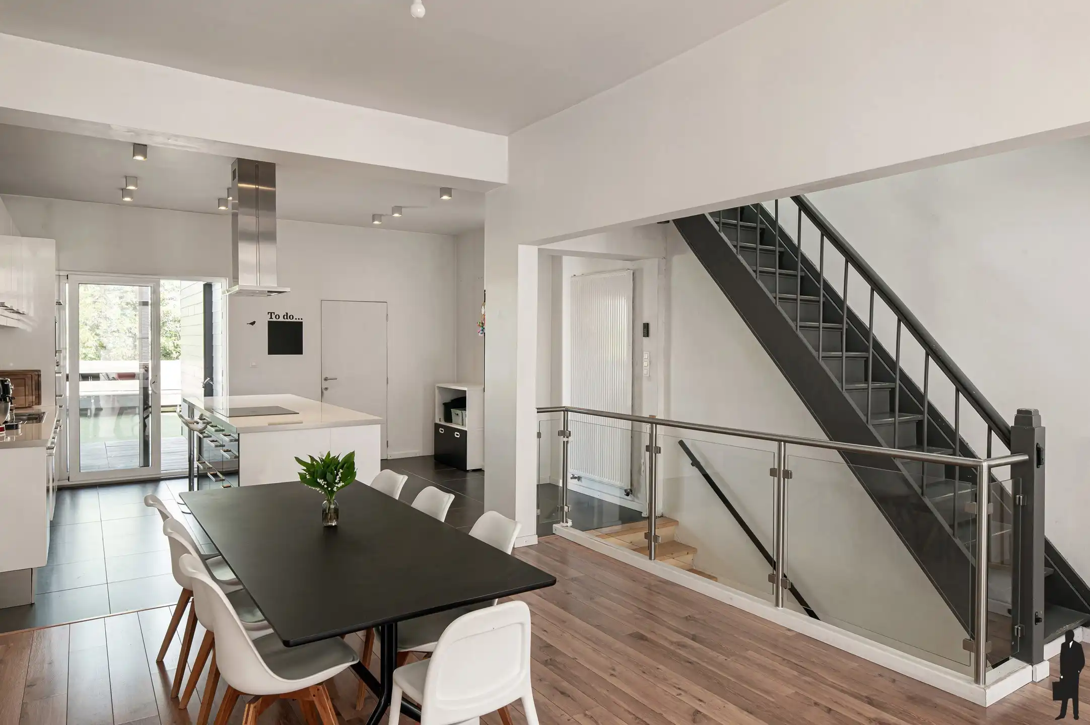 Ruime bel-étagewoning met 3 staanplaatsen en terras foto 4