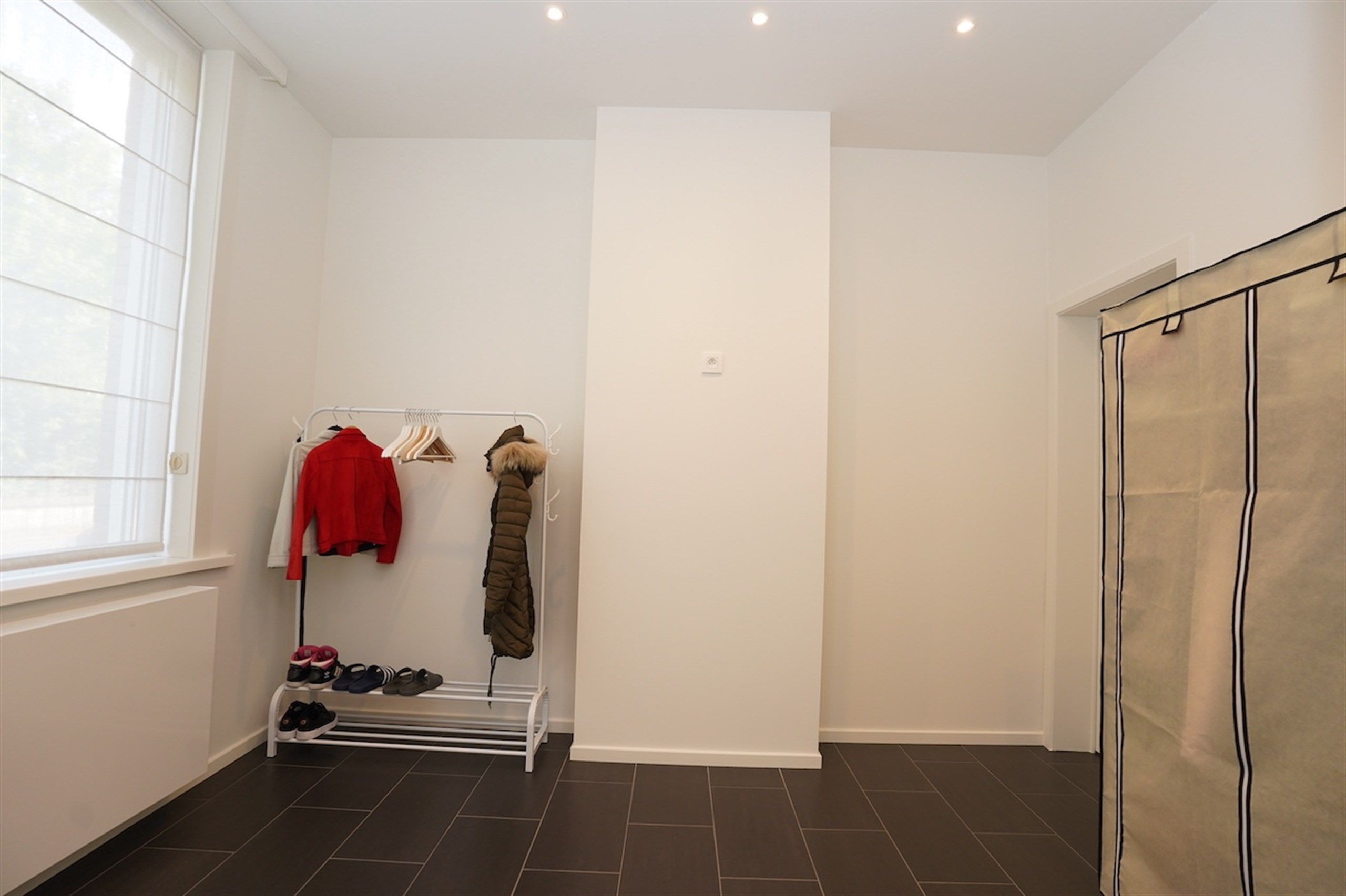 Instapklare woning met mooie tuin en privé garage achteraan foto 14