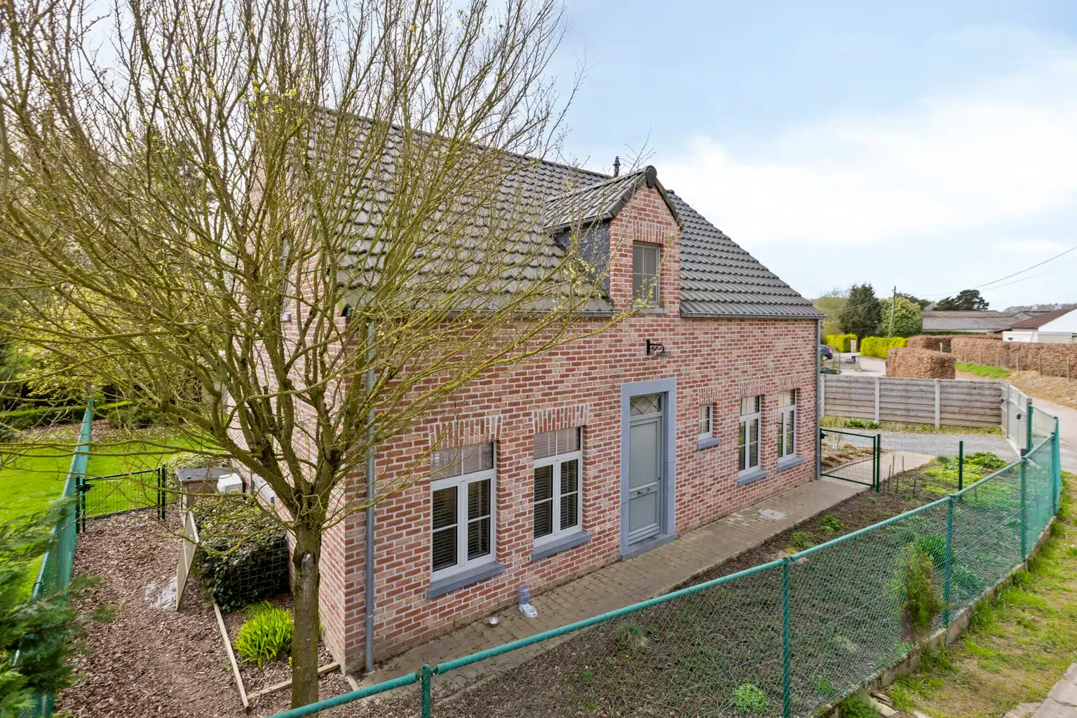 Mooie, recente woonst met tuin op een rustige locatie  foto 2