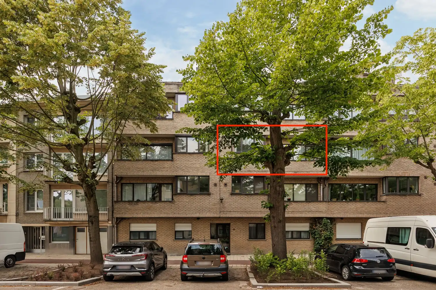 Ruim en lichtrijk 2-slpk appartement met terras en kelderberging in Borgerhout! foto 3