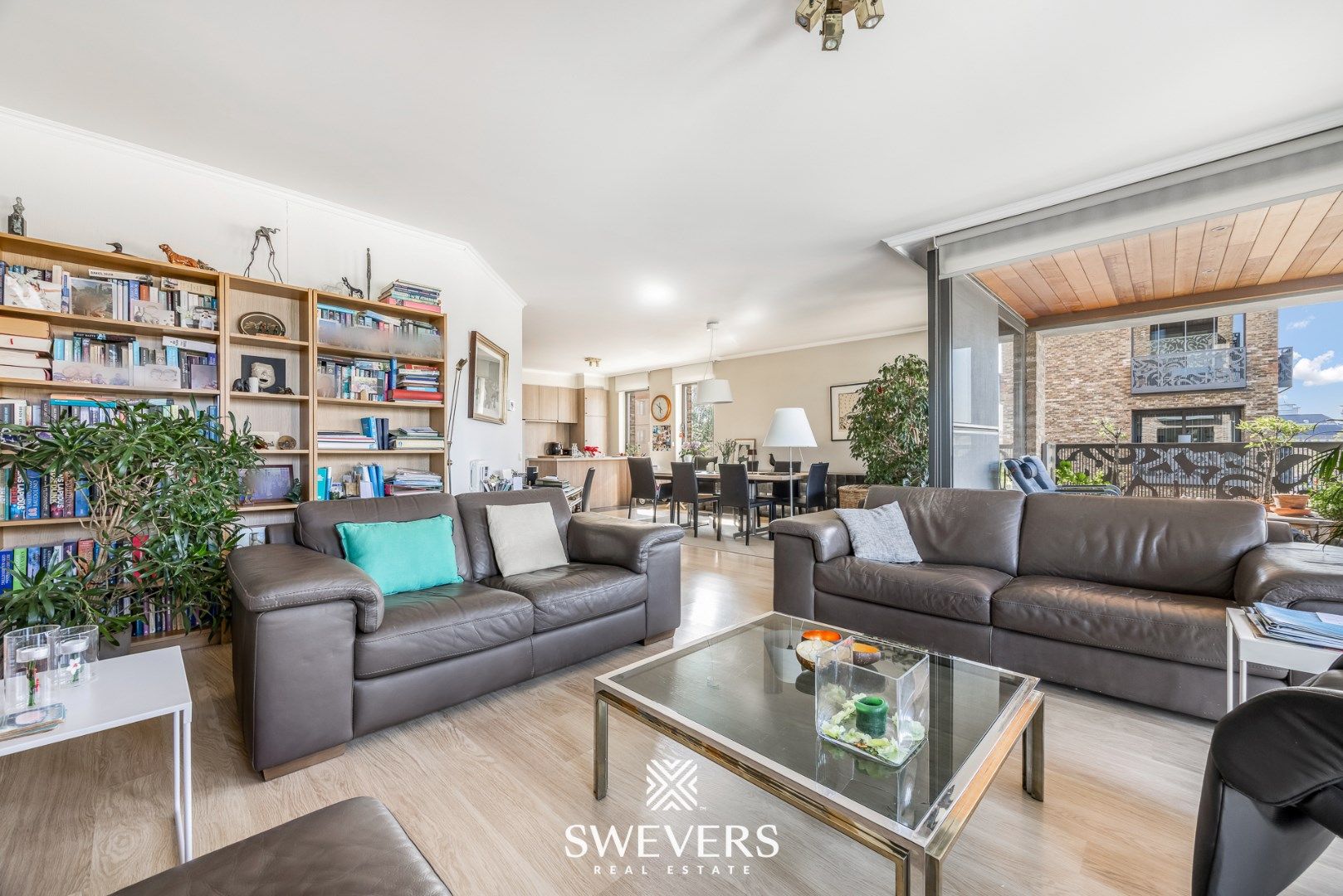 Ruim en modern appartement met zicht op de haven in bruisend Quartier Blue foto {{pictureIndex}}
