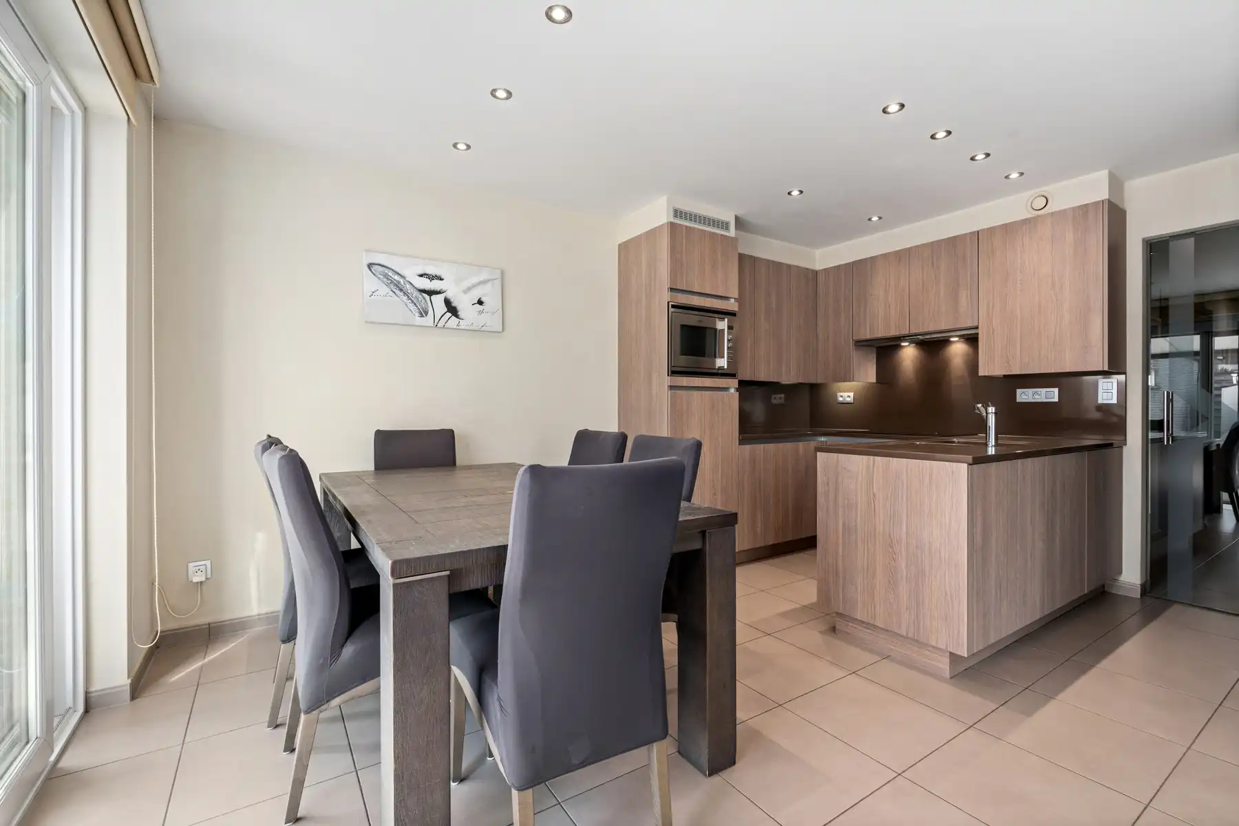 Instapklaar gelijkvloers appartement met tuin en garage foto 6