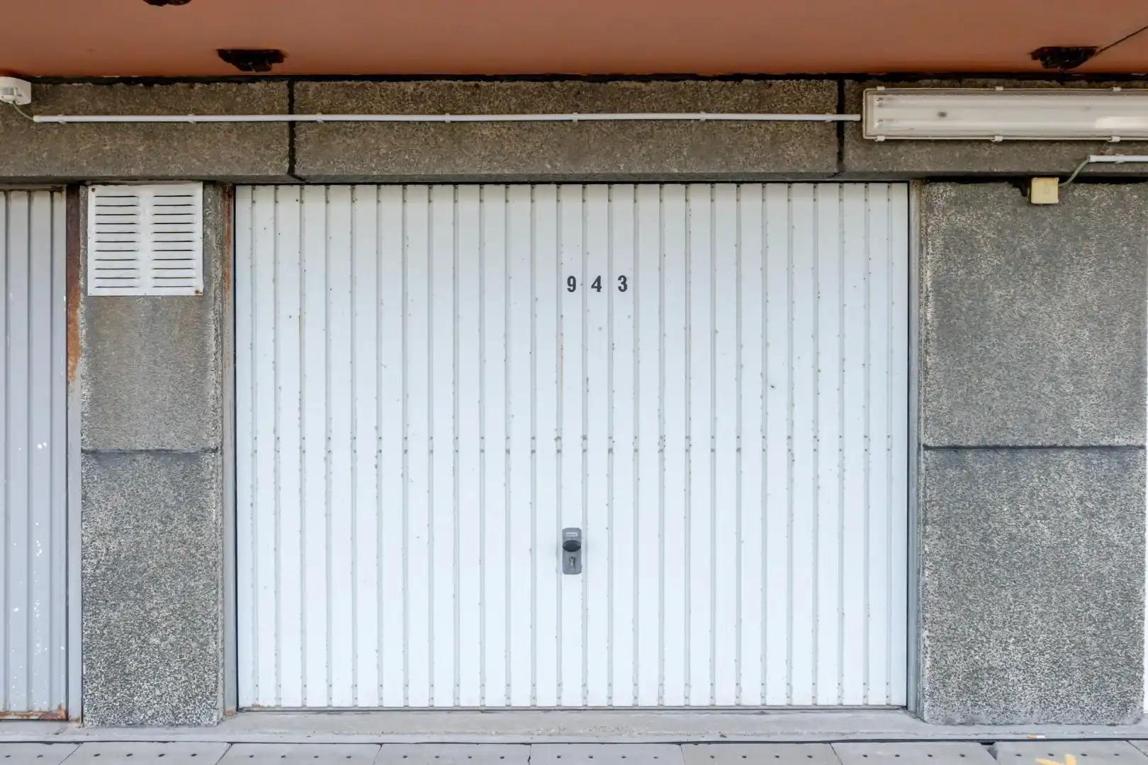 Afgesloten garagebox te koop op niveau 5 in hartje Oostende! foto 3