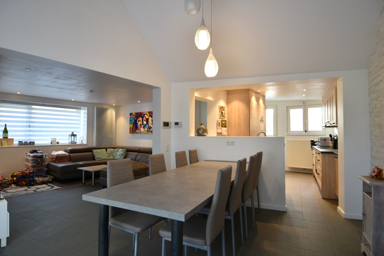 Halfopen bebouwing met 2 slaapkamers, garage en gezellig zonneterras te koop in Bellegem foto 4