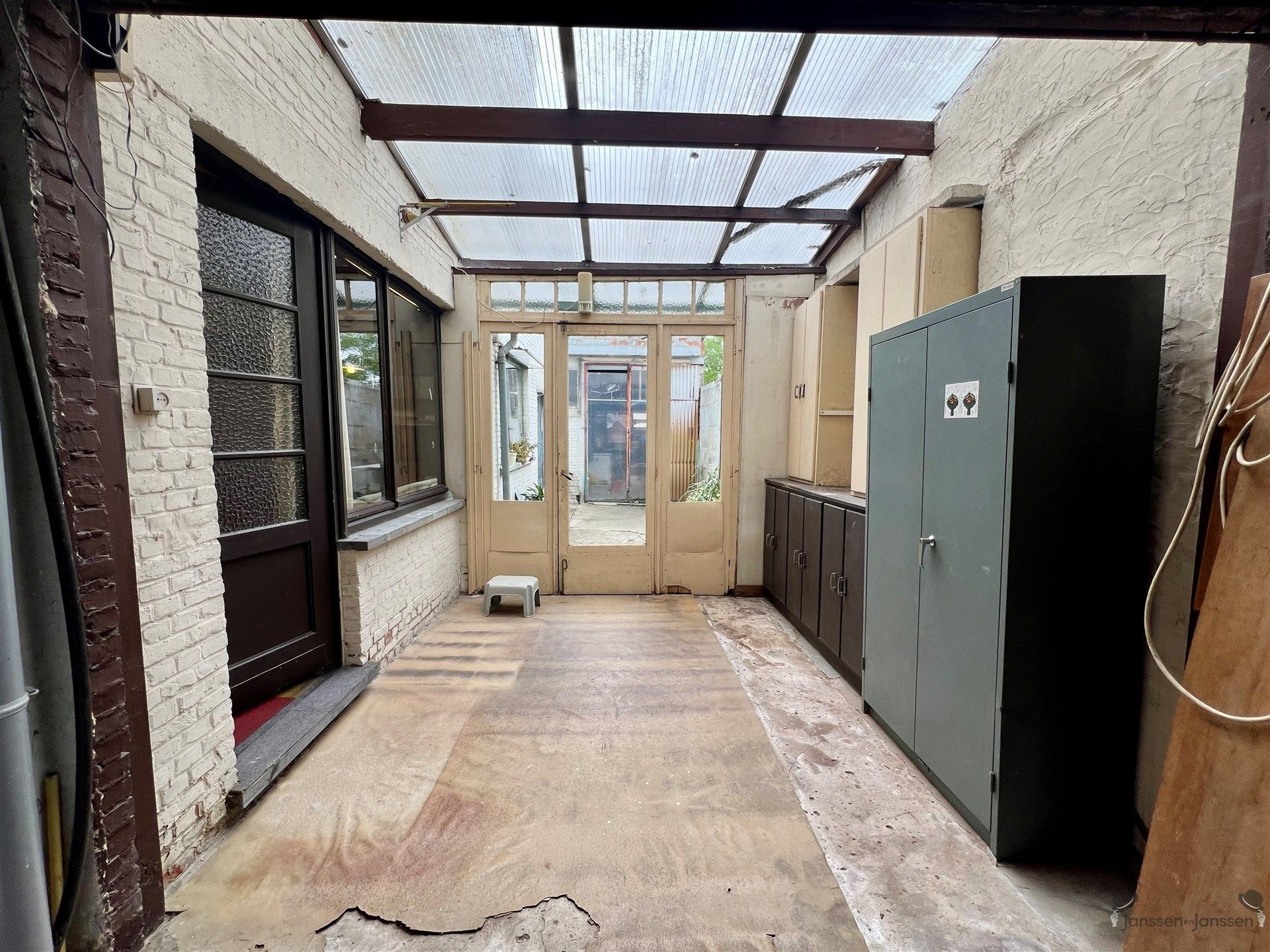 Te renoveren halfopen bebouwing met garage foto 11