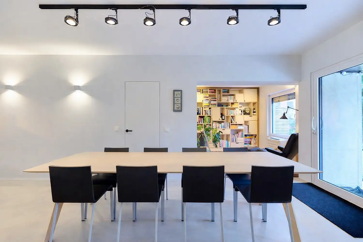 Hoogwaardig gerenoveerd villa-appartement met grote zonnige tuin. foto 4