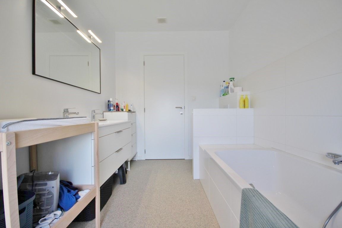 Moderne woning met 3 slaapkamers en tuin in het rustige Landen foto 4