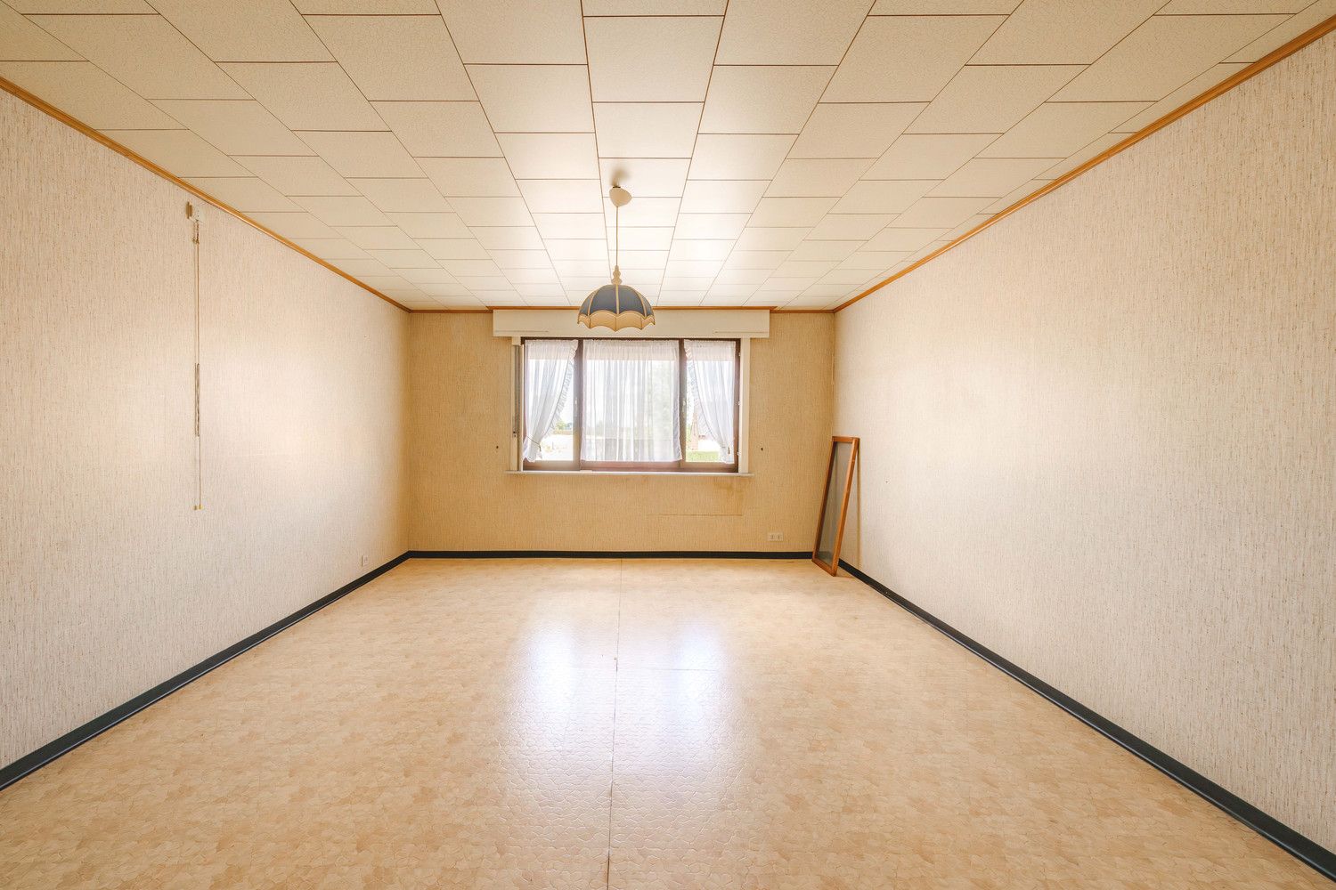 Totaal te renoveren woning te Ardooie. foto 18