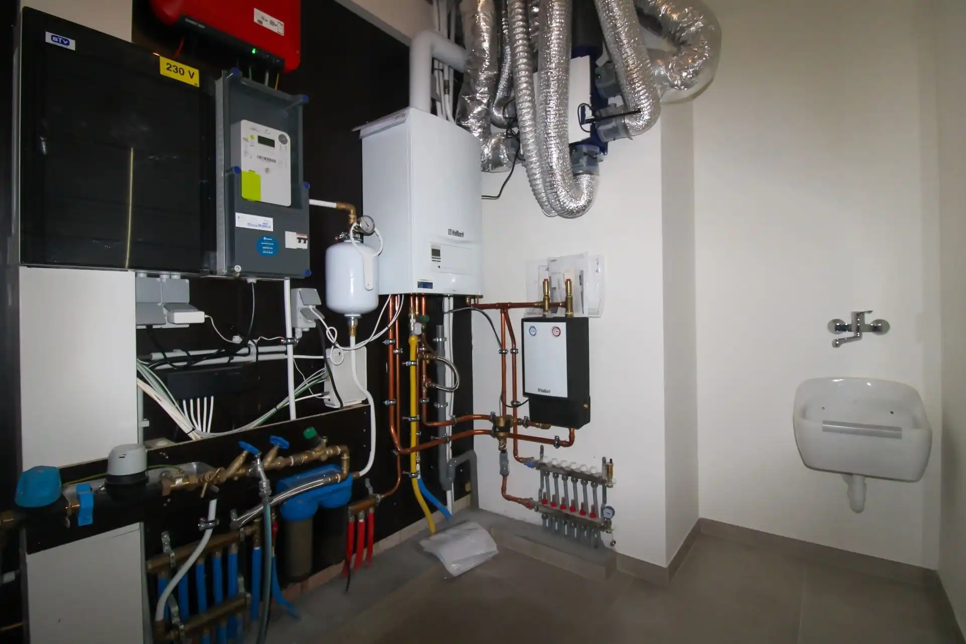 Instapklare patiowoning met 3 slaapkamers en 2 autostaanplaatsen in het rustige Uikhoven/Maasmechelen! foto 10