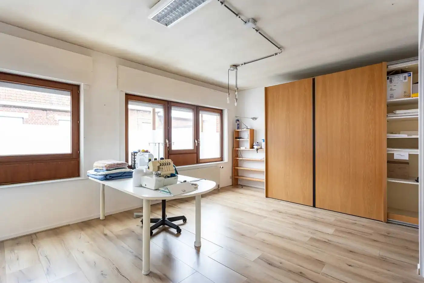 Veelzijdige eigendom met woonst, magazijnen en loft in Bissegem foto 17