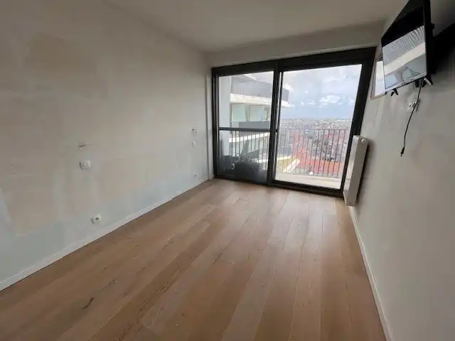 Mooi appartement met 1 slaapkamer in residentie met enorm zonneterras. Bouwjaar 2014. Erfpachtformule. foto 10