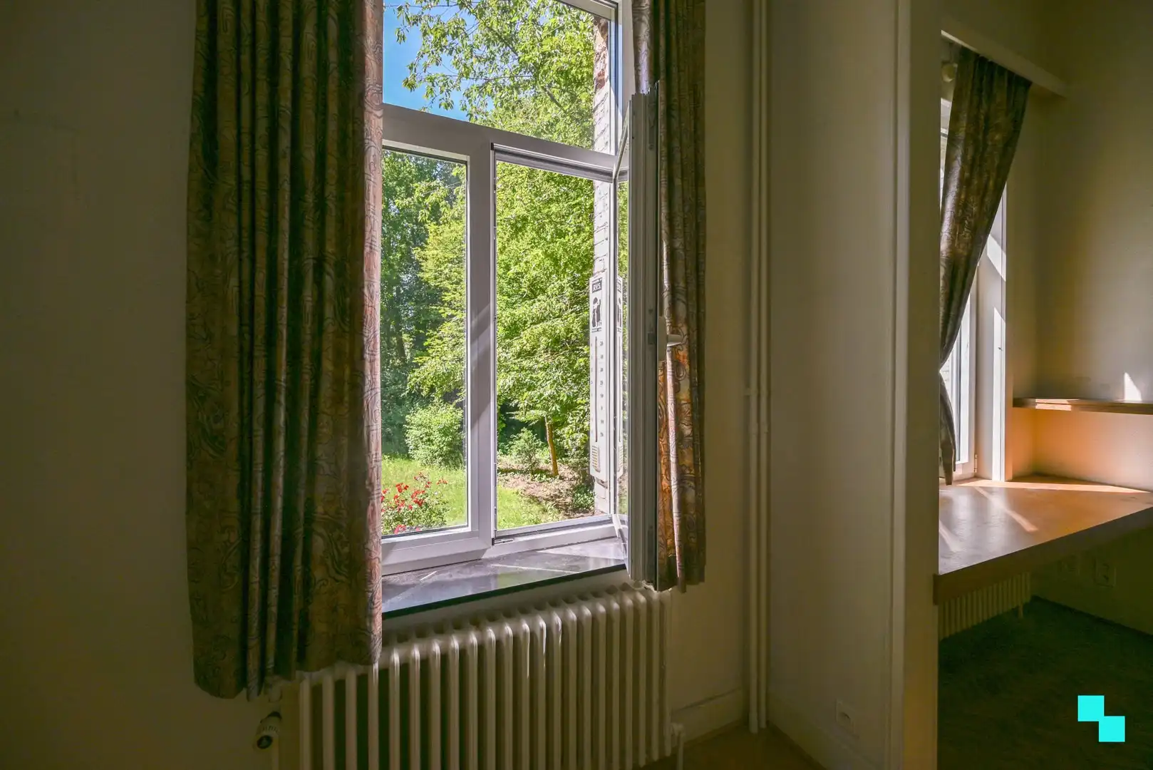 Karaktervolle voormalige pastorie met vier slaapkamers gelegen op een perceel van 1.605 m² foto 17