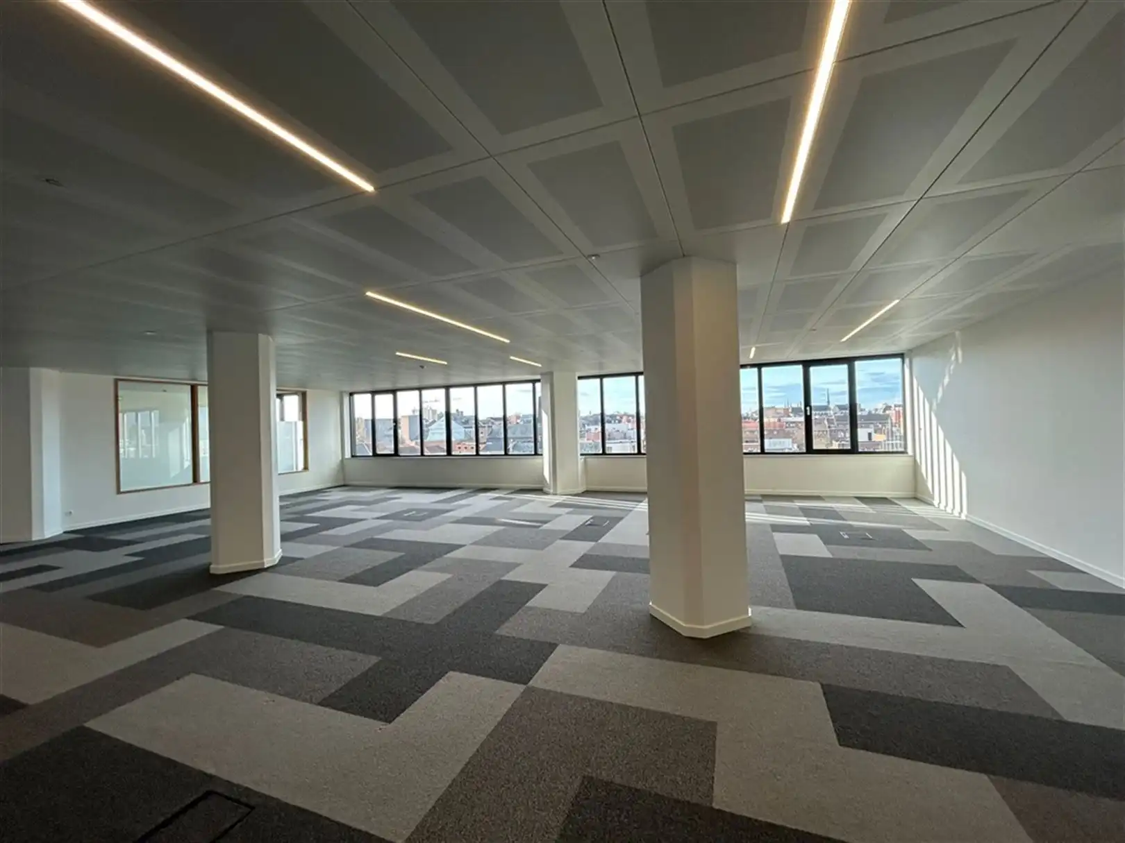 Volledig rerenoveerde kantoren te huur vanaf 150 m² foto 32