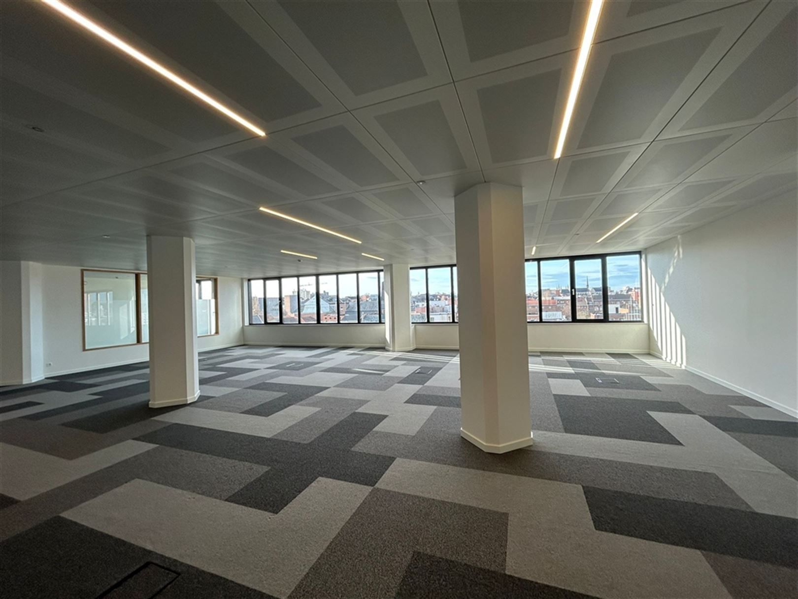 Volledig rerenoveerde kantoren te huur vanaf 150 m² foto 32