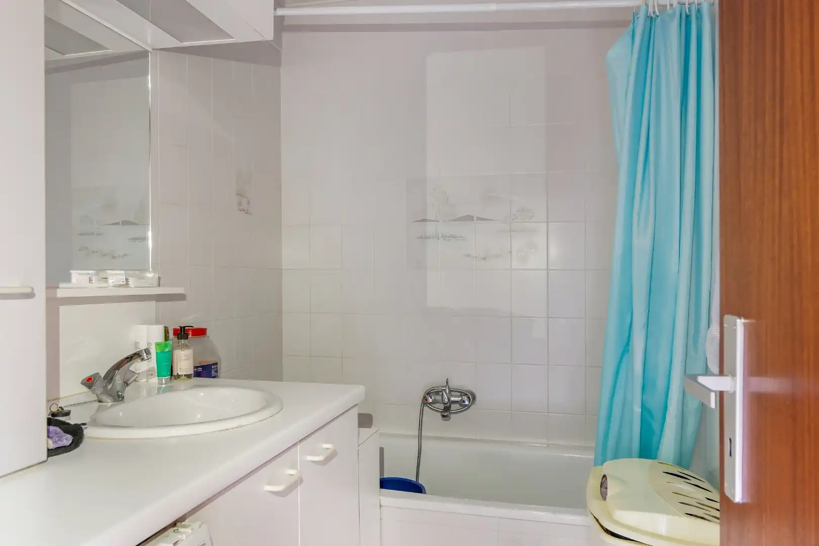 Verzorgd 2-slaapkamerappartement nabij de invalswegen! foto 7