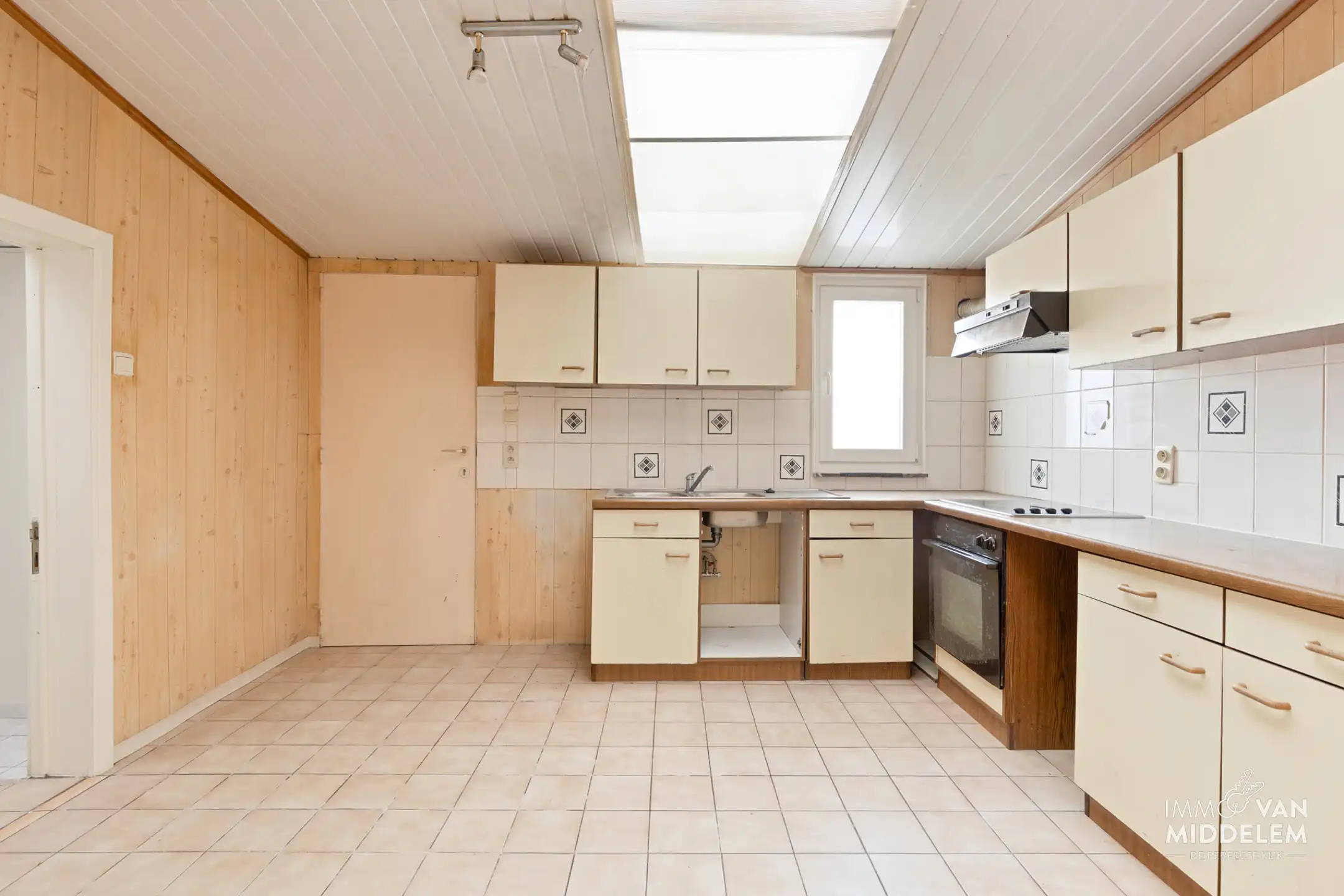 TE RENOVEREN STARTERSWONING MET 2 SLAAPKAMERS EN GARAGE foto 8