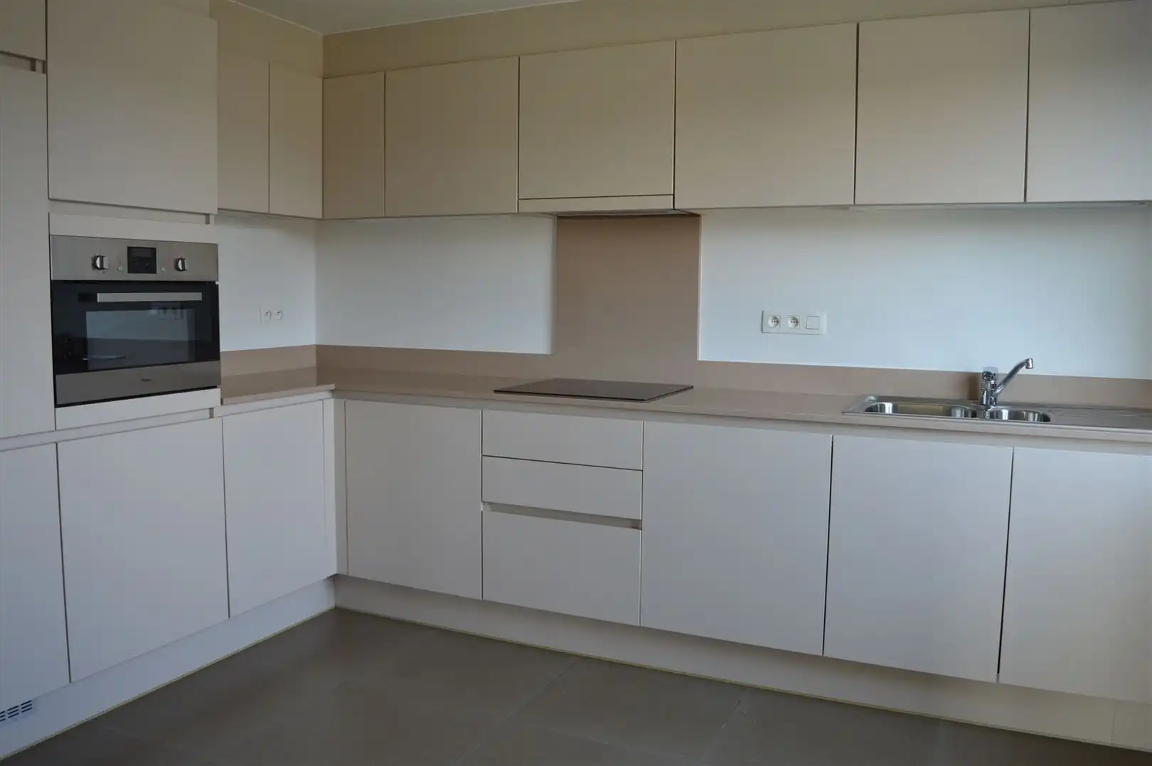 TE HUUR: Ruim appartement met 3 slaapkamers te Munsterbilzen! foto 4