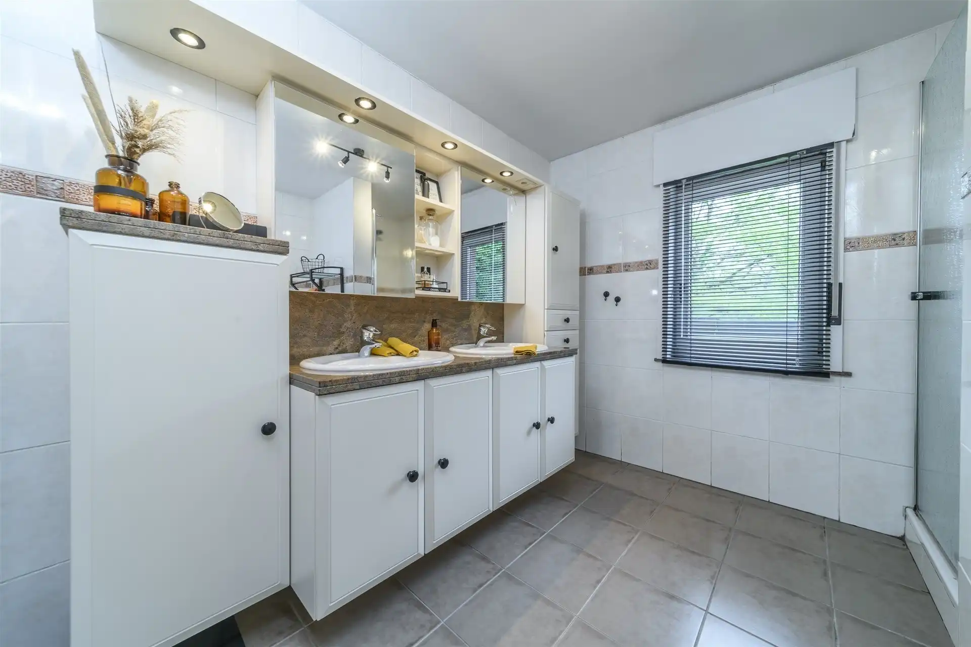 Ruime en instapklare woning met tal van mogelijkheden foto 13