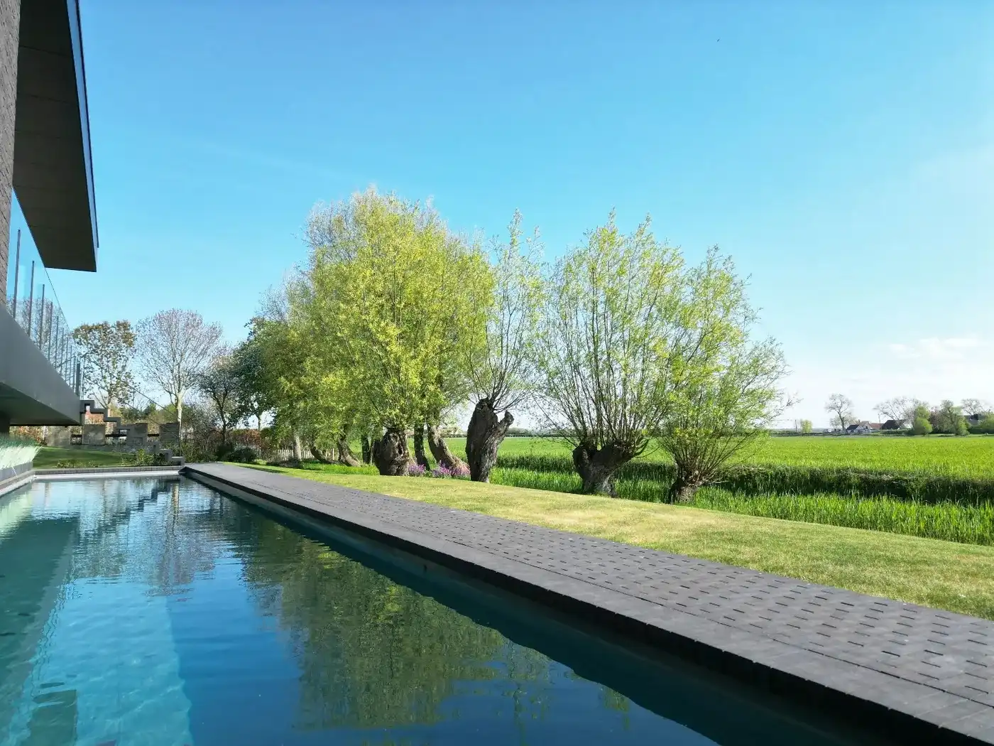 Uitzonderlijk,volledig gerenoveerde hoeve vlakbij het Zoute foto 4