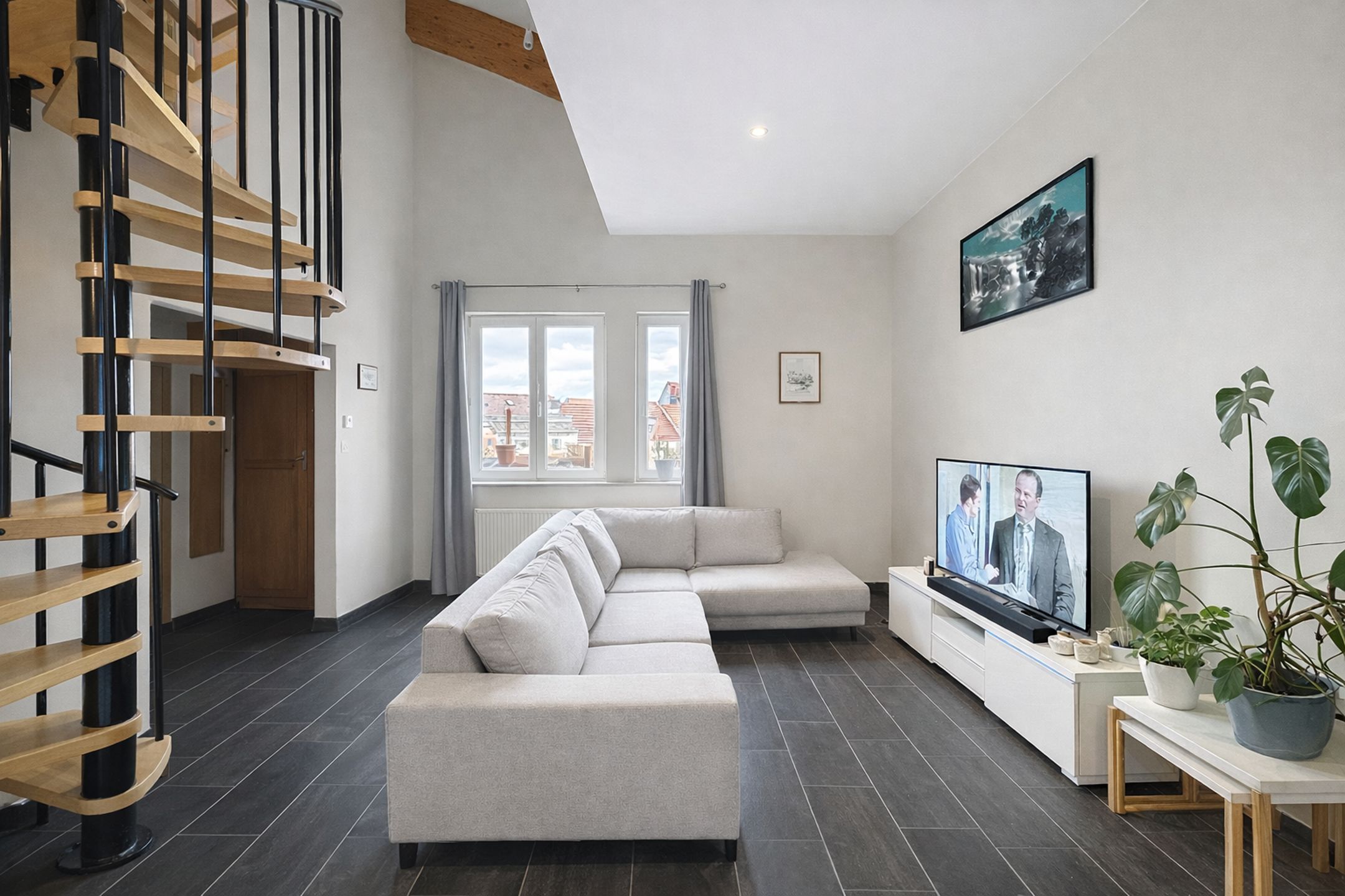 Loft van 97m²  foto {{pictureIndex}}