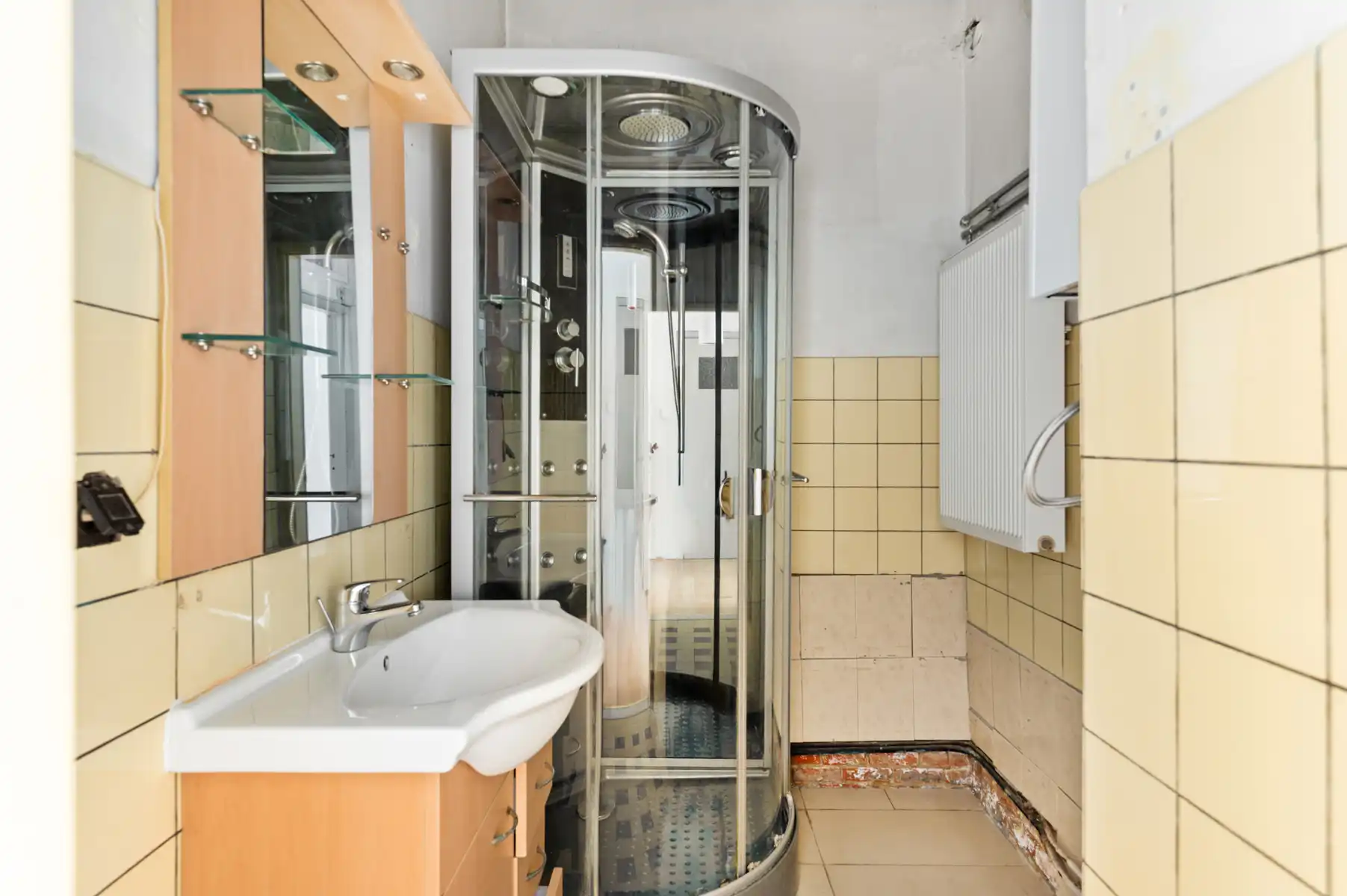 Ruim, centraal gelegen 2 SLK appartement met sterke basis foto 11