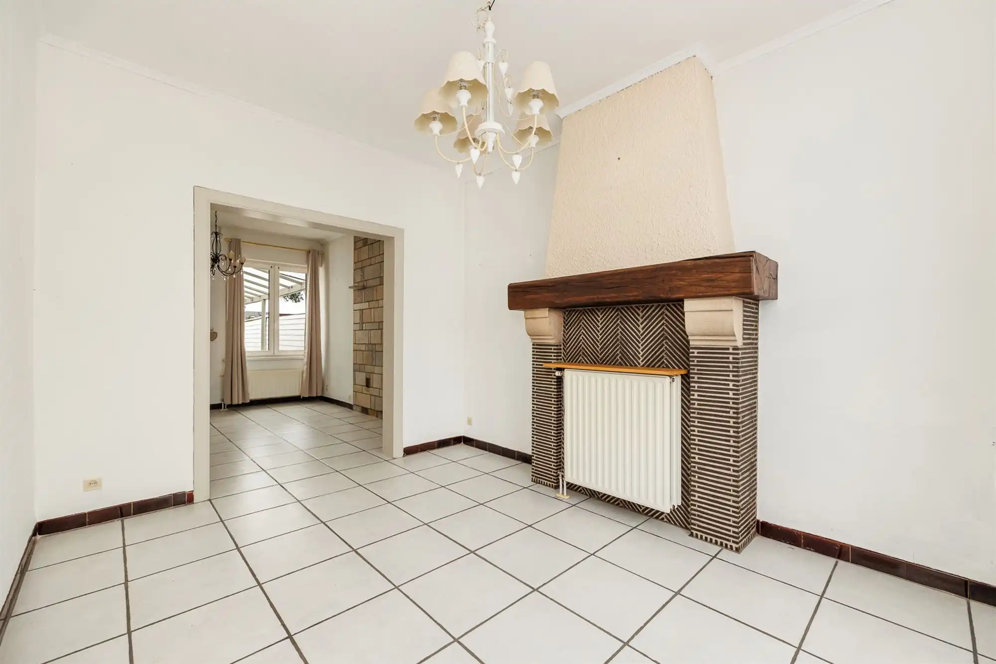 Te renoveren woning met vier slaapkamers en tuin foto 2