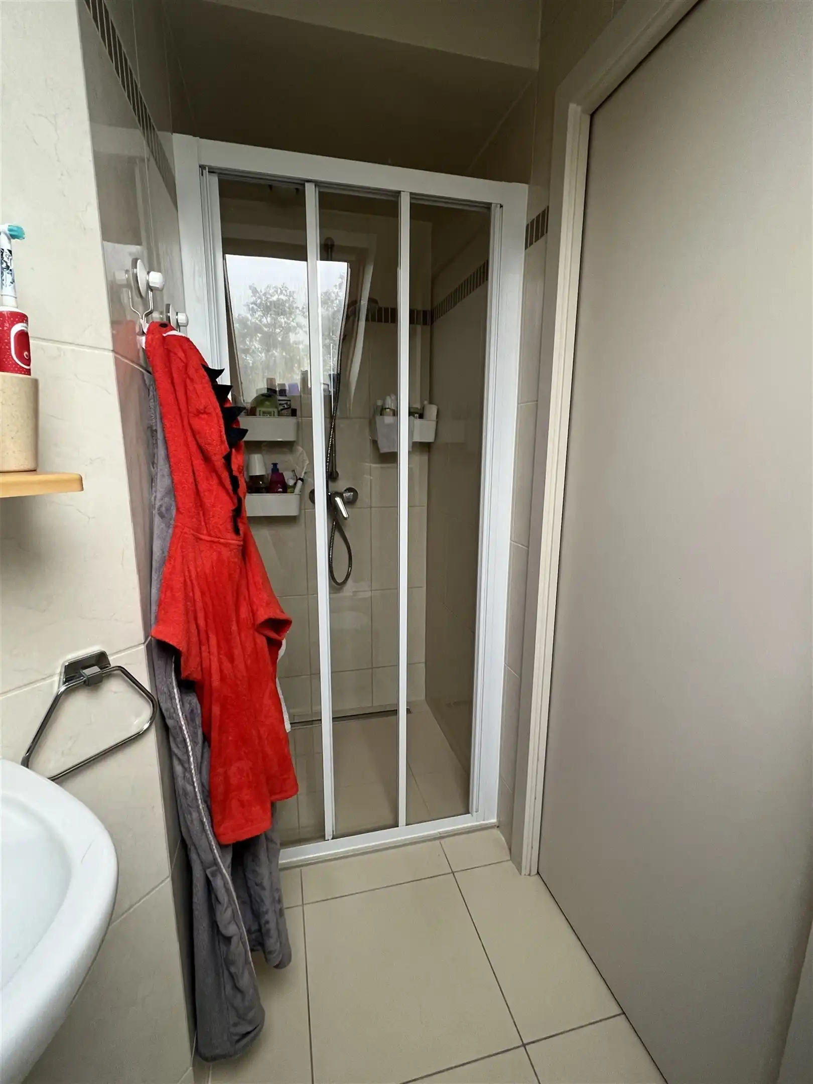 Appartement met 2 slaapkamers en terras. foto 8
