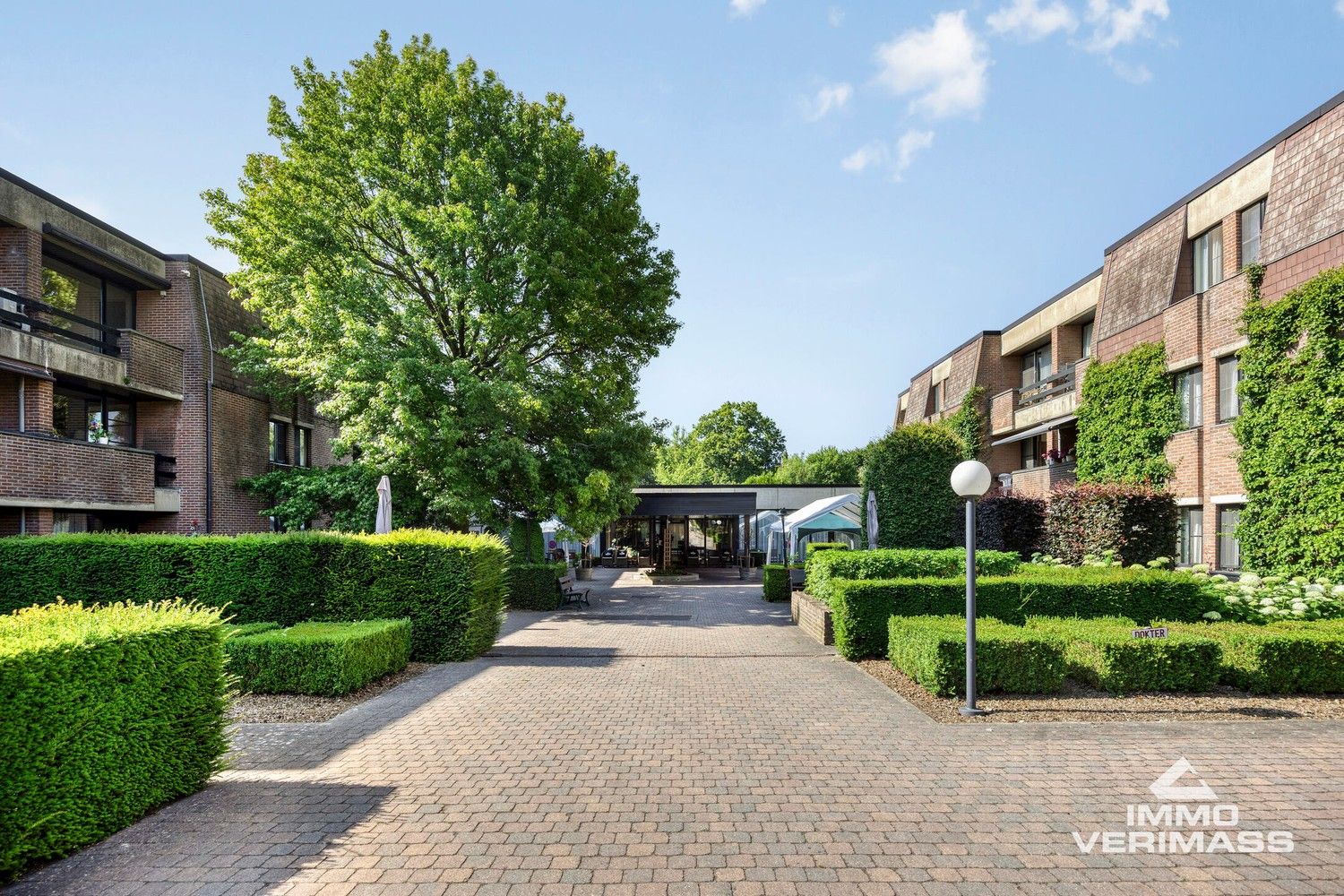 Instapklare, gerenoveerde serviceflat in een rustige en groene omgeving foto 3