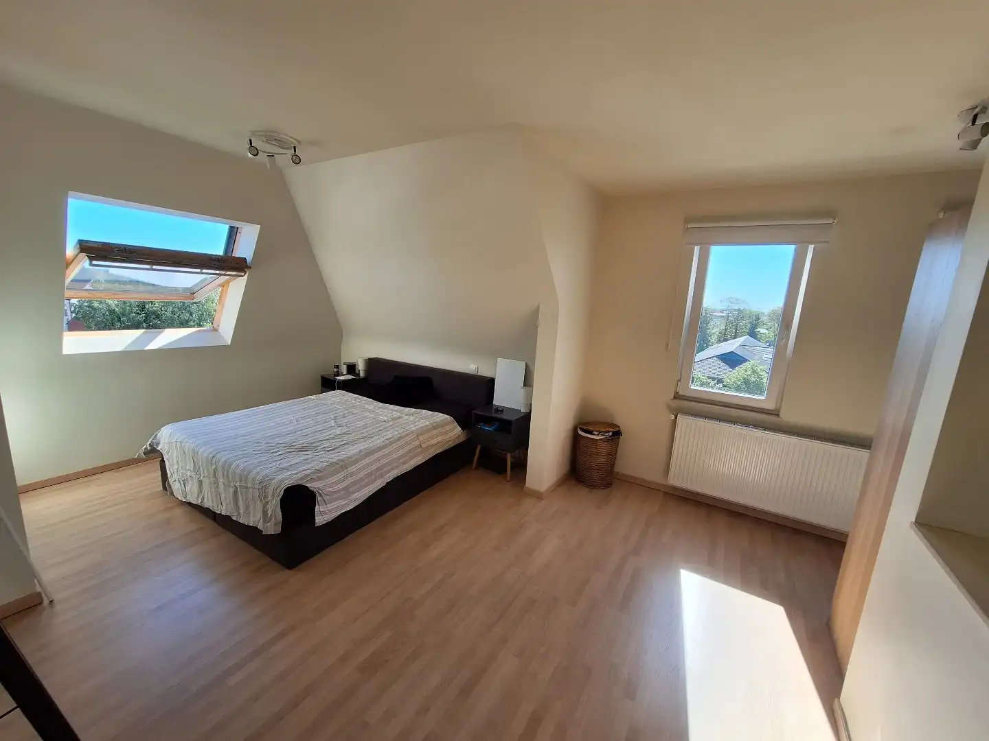 Duplex appartement met  2 SLK, dubbele garage en autostaanplaats foto 5
