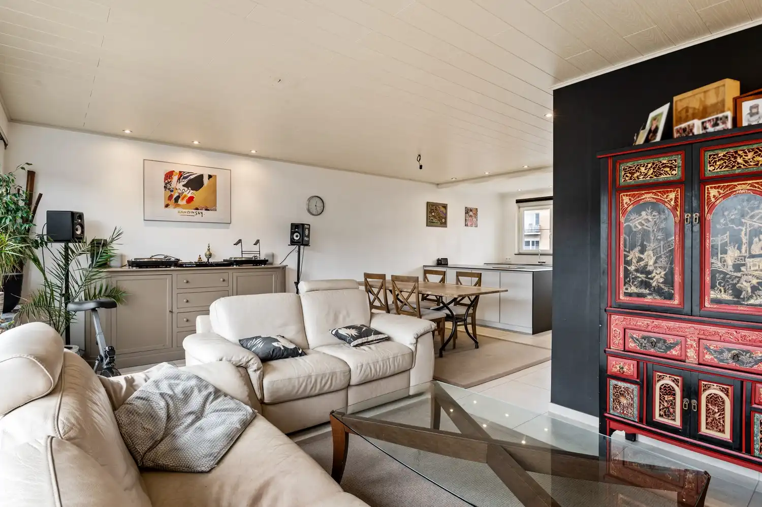 Recent gerenoveerde bel-etage&nbsp;met 3 slaapkamers te koop in Hoevenen! foto 9