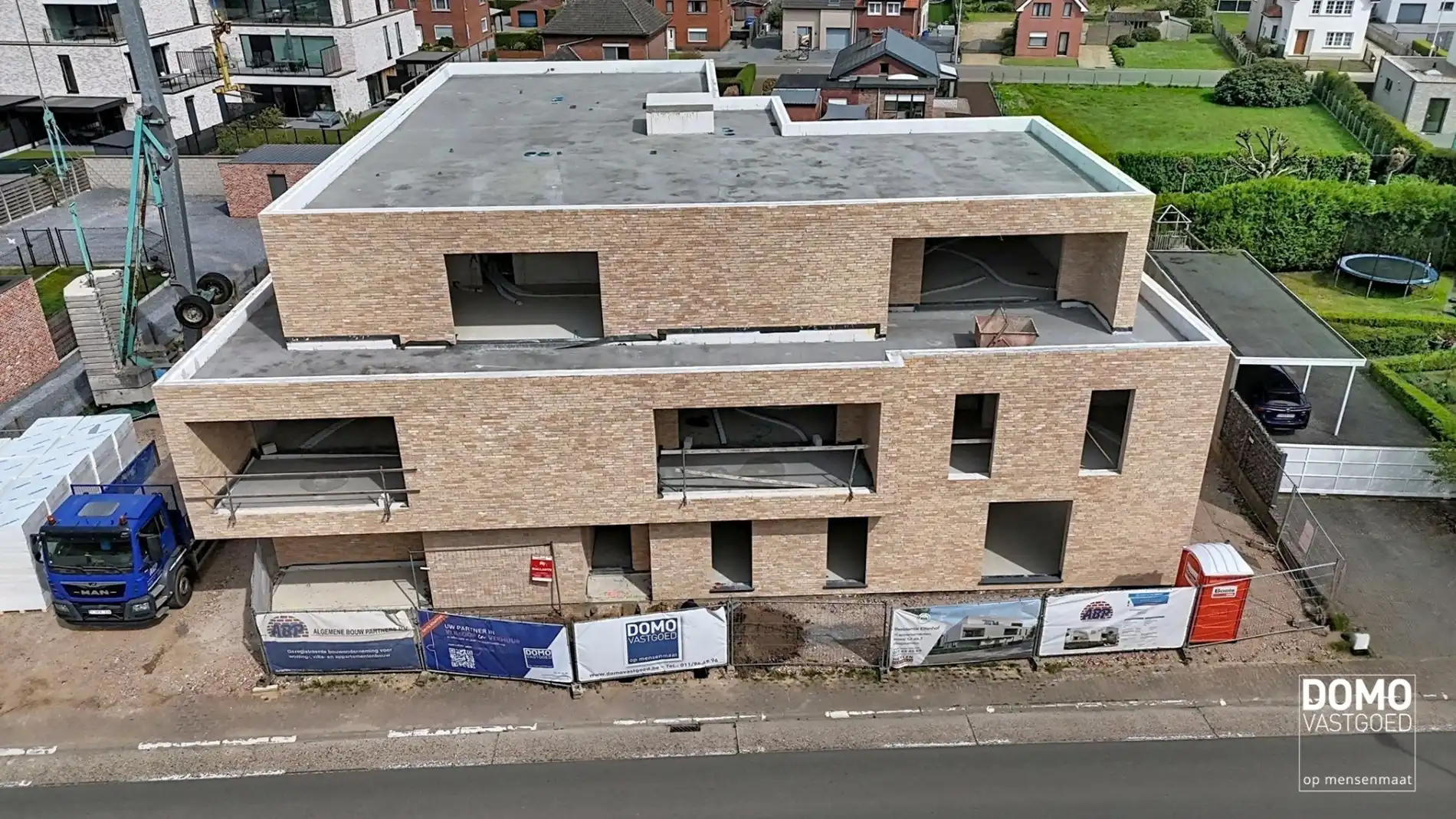 MODERN EN ENERGIEZUINIG NIEUWBOUWAPPARTEMENT MET 1 SLAAPKAMER, TERRAS EN AUTOSTANDPLAATS TE HAM CENTRUM foto {{pictureIndex}}