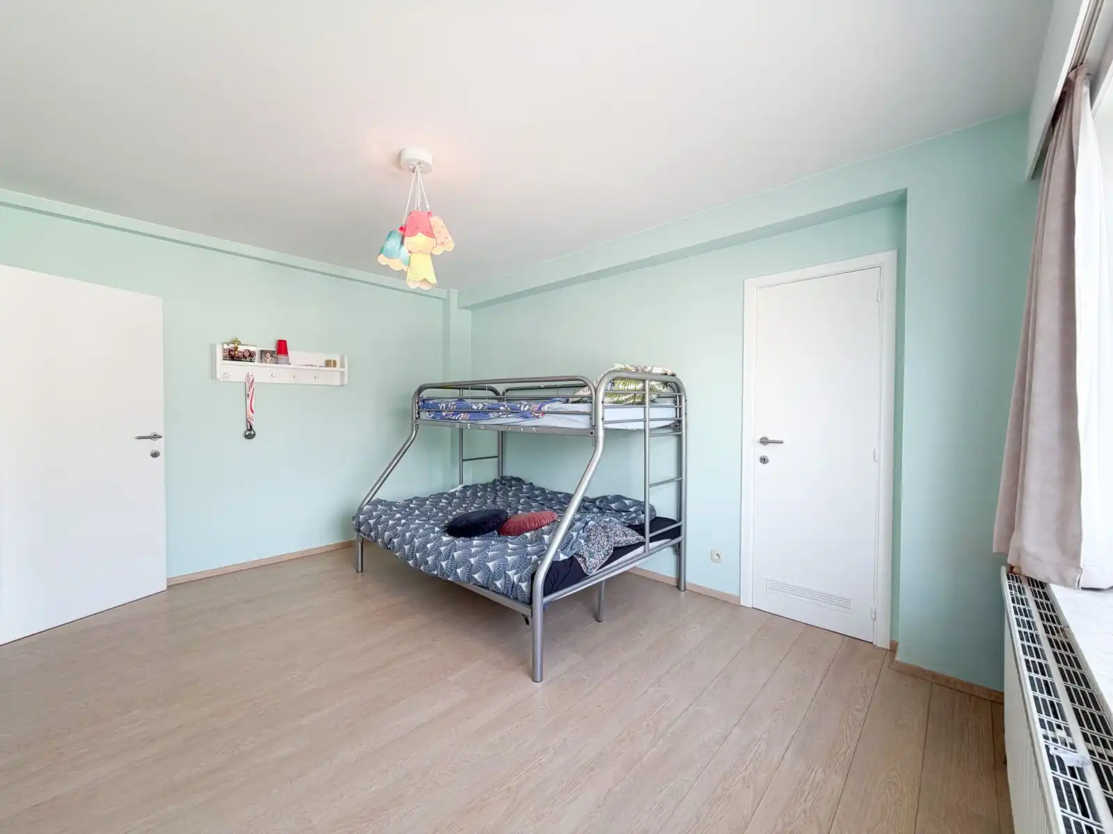Fanstastisch ruim hoekappartement met 2 slpk én gemeubeld, pal aan zee foto 14