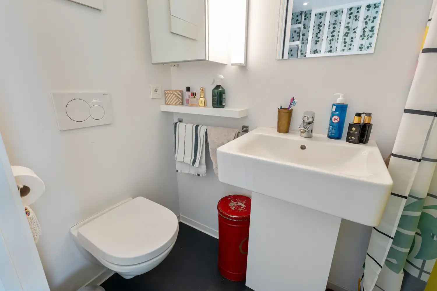 Centraal gelegen en moderne studentenkamer met eigen sanitair en een slaapverdiep! foto 7