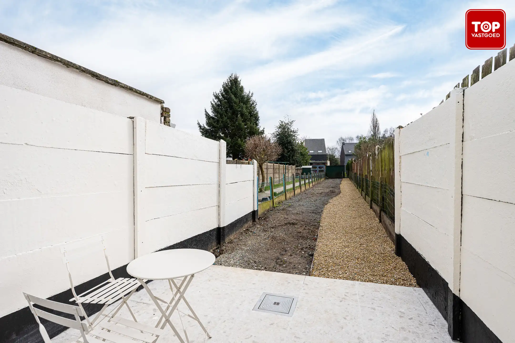Totaal gerenoveerde woning met 3 slaapkamers, tuin en garage.  foto 11