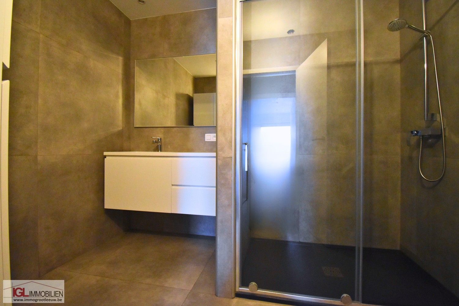 Modern gelijkvloersappartement in groene en rustige omgeving foto 8