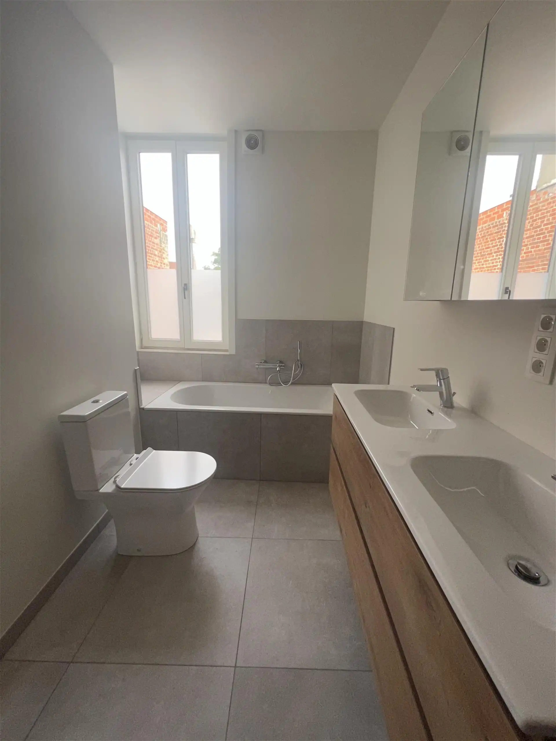 Deze knusse volledig gerenoveerde stadswoning situeert binnen het ei van Brugge. foto 5