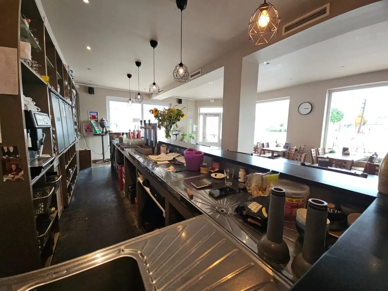 Ruim handelspand met woongelegenheid foto 5