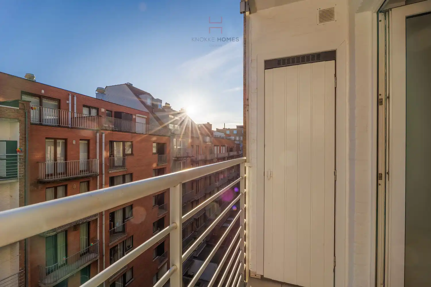 Prachtig gerenoveerd 2- slaapkamer appartement met frontaal zeezicht. foto 21