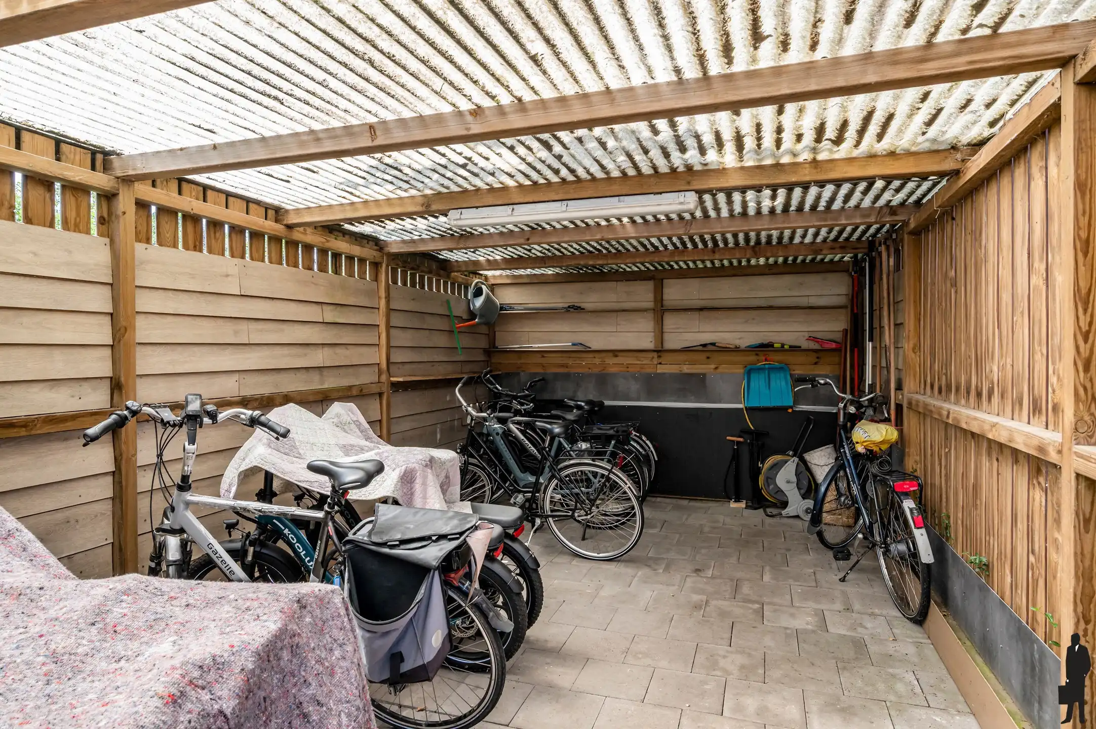 Instapklaar duplex appartement met 2 slaapkamers, ruim terras en carport&nbsp;in het centrum van Essen. foto 20