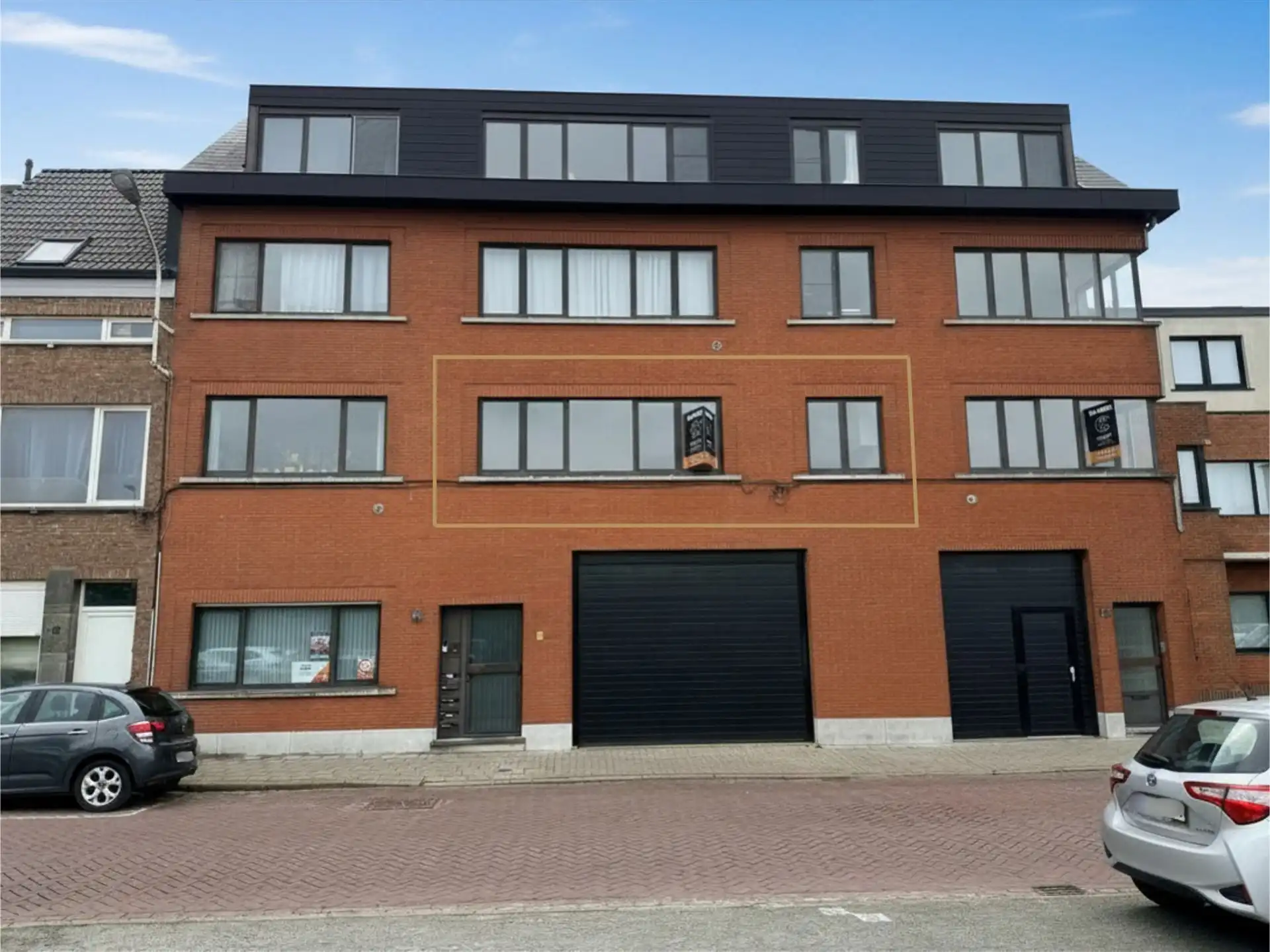 Ruim appartement met 2 slpk's en bew. opp. van 92 m² op centrale ligging te Lier! foto {{pictureIndex}}