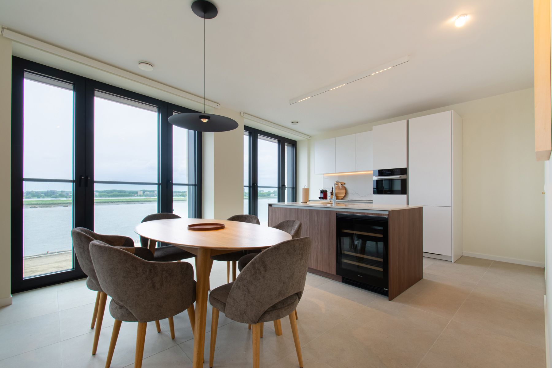 Gemeubeld 2-slaapkamerappartement met uitzicht op de Schelde foto 4