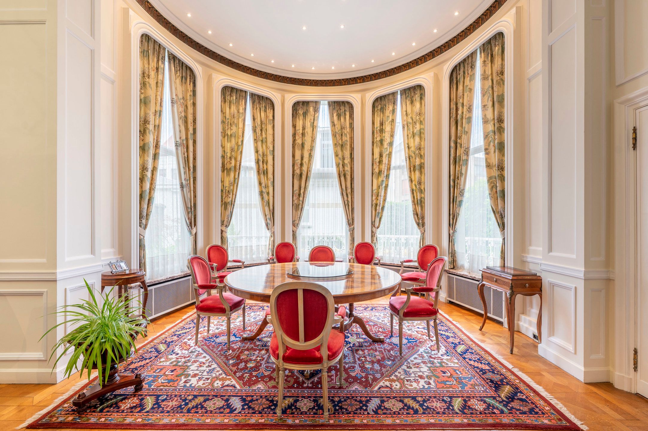 ANTWERPEN - Authentieke meesterwoning met vier garages foto 8