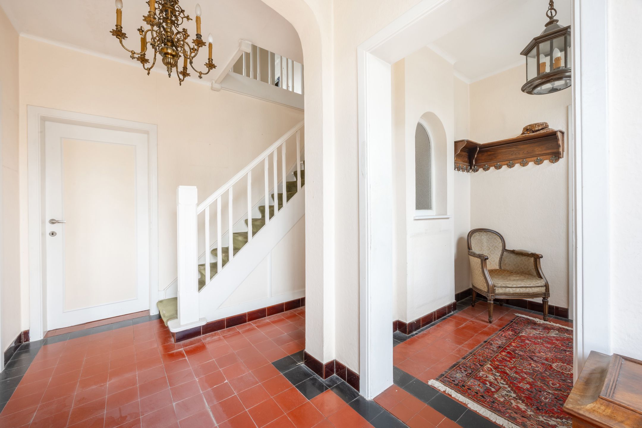 Charmante te renoveren woning nabij centrum van Brasschaat foto 7