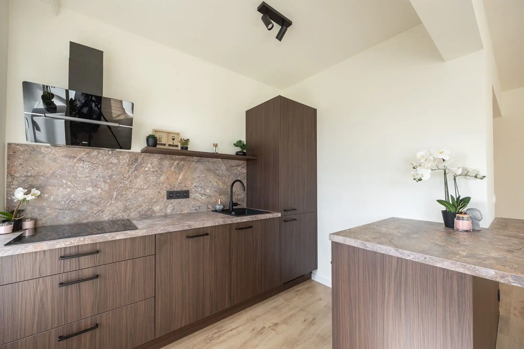 Volledig gerenov. app. met 2 slpkmrs. en terras te Pulhof foto 16